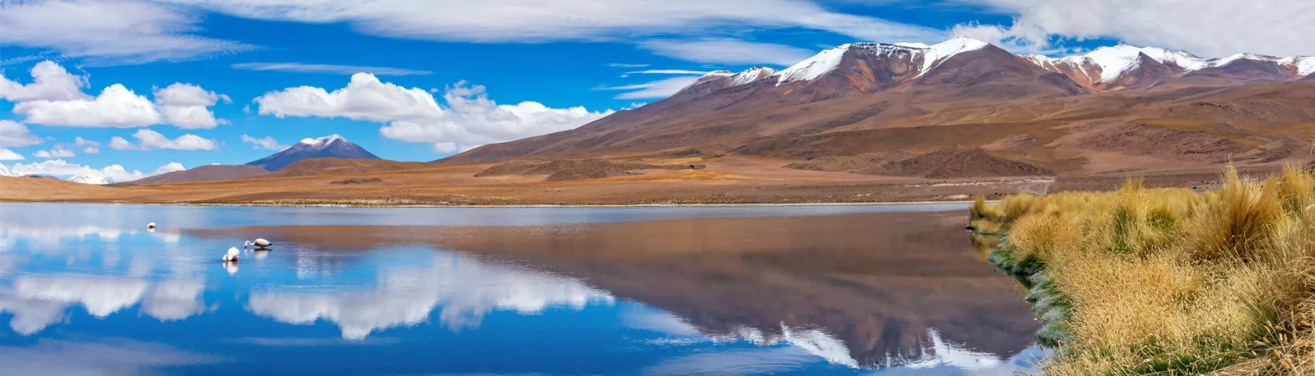 Ein Panorama von einem See in Bolivien