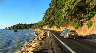 Highway auf der Coromandel-Halbinsel, Neuseeland