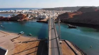 Blick auf die Brücke in Sur, Oman