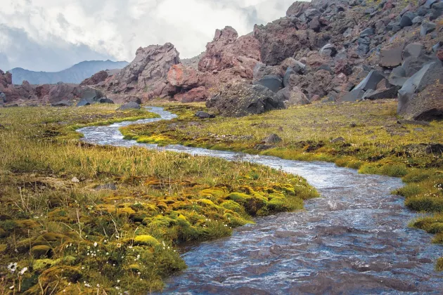 Berge und Fluss