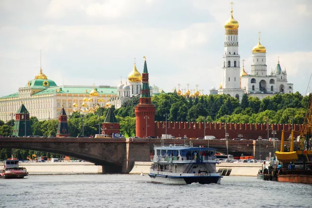 Moskauer Fluss und Blick auf den Kreml 