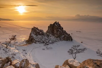 Felsen und Eis am Baikalsee