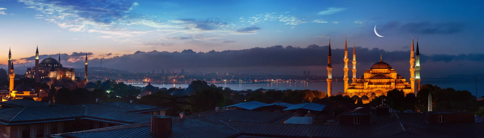 Blick auf Istanbul bei Nacht, Türkei