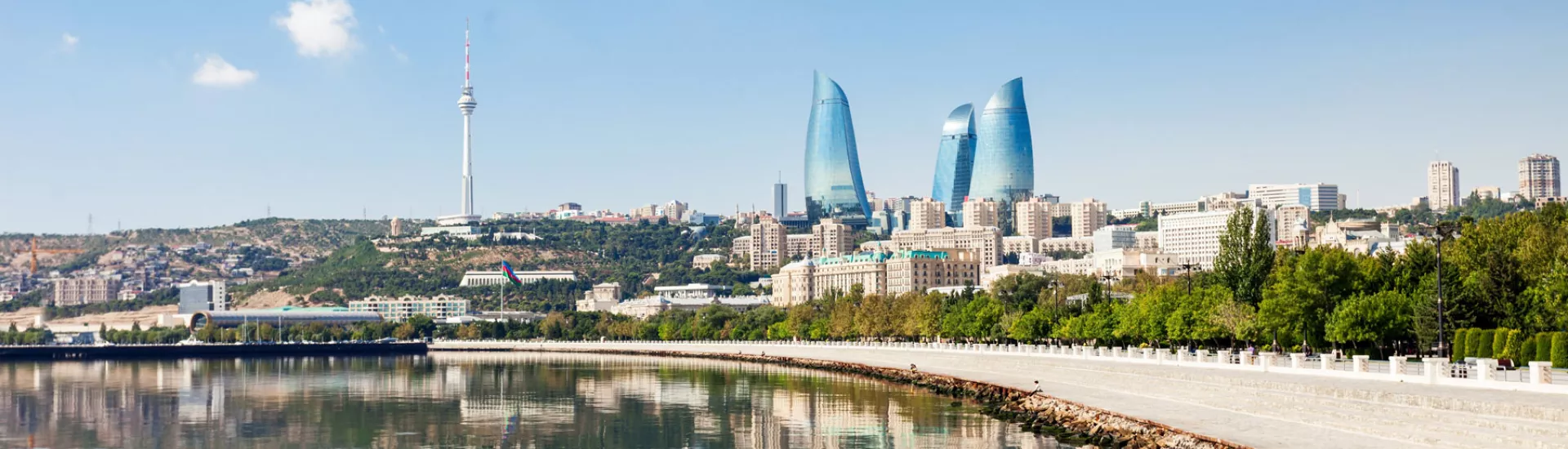 Panoramablick auf den Baku Boulevard