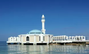 Eine schwimmende Moschee in der Stadt Jeddah