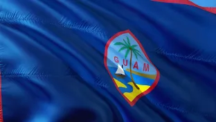 Flagge der Insel Guam, die zum Archipel der Marianen gehört 