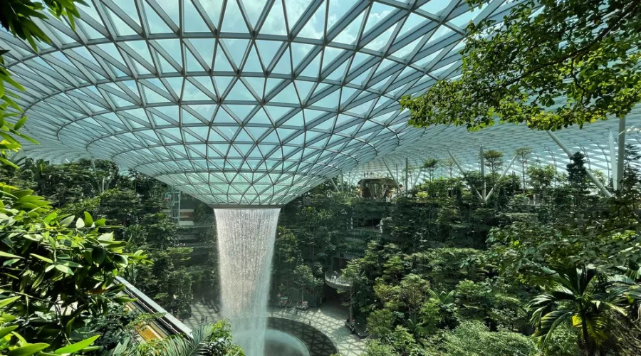 Der Changi-Flughafen in Singapur plant, bis 2024 zu einem passfreien System überzugehen, aber ein Reisepass wird weiterhin erforderlich sein